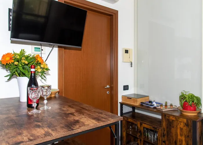 Apartment 10 Minutes Duomo-elegant *
